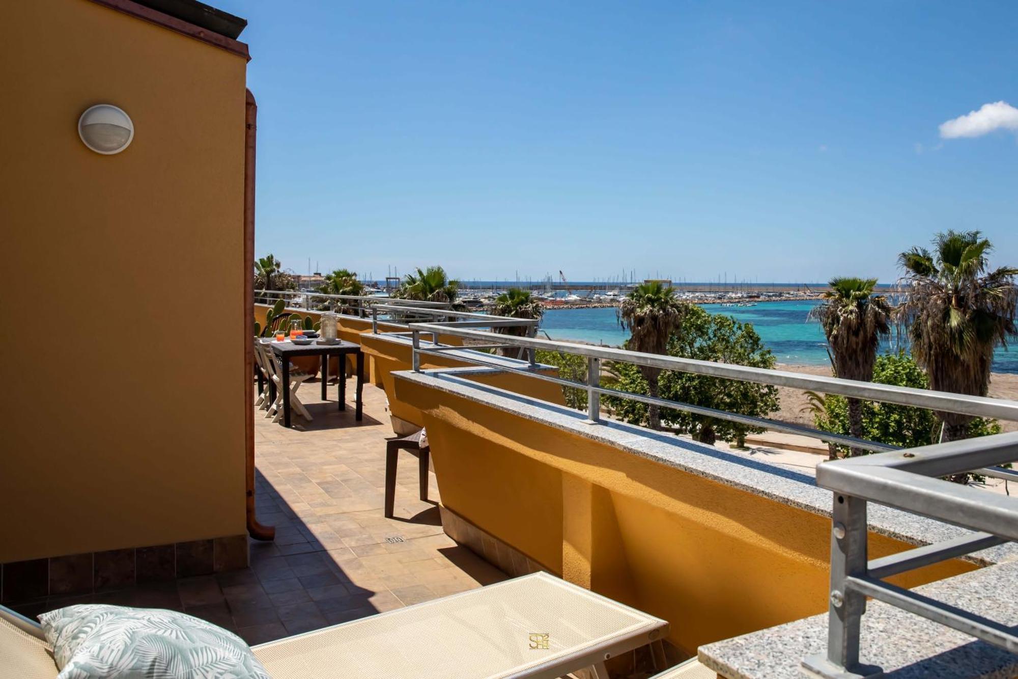 Panoramic Penthouse On The Gulf Of